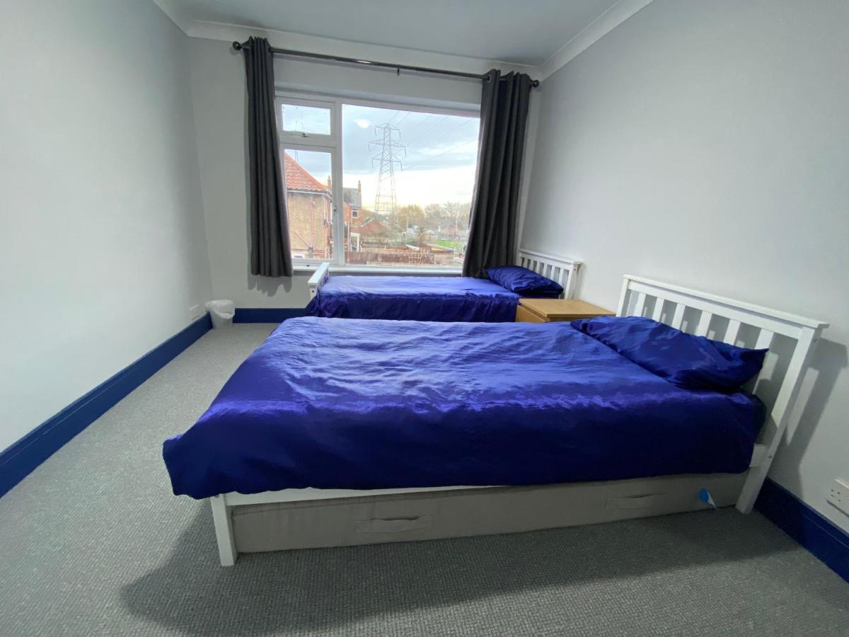 Harewood Lodge - Single And Double Rooms Self Serve Apartment كينغز لين المظهر الخارجي الصورة